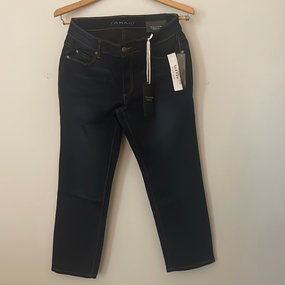 Tahari NWT Mid Rise Capri Jeans Size 6 Comfort Luxe